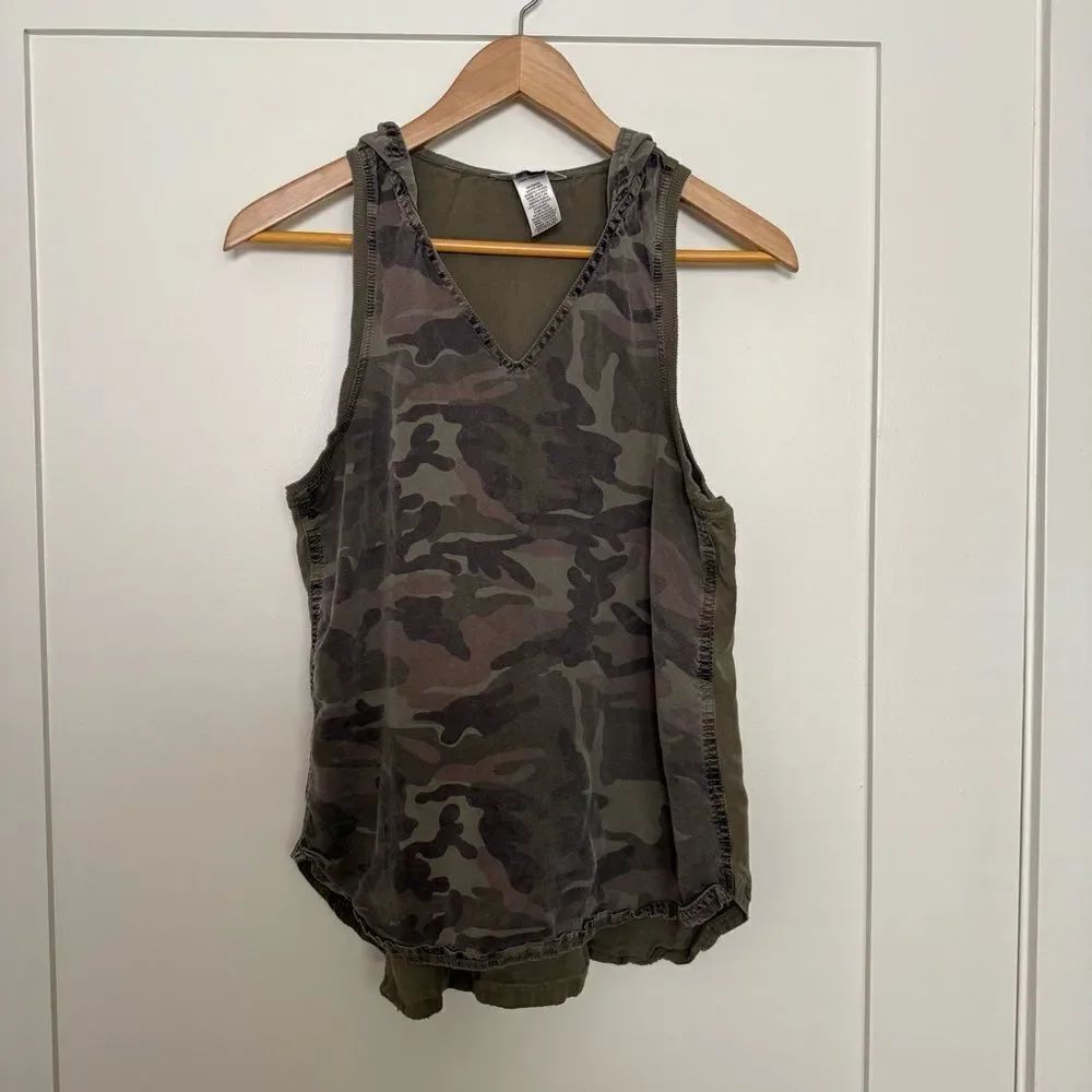 Hard Tail Forever Top Hoodie Women XS Olive Green Sleeveless Camouflage Tencel